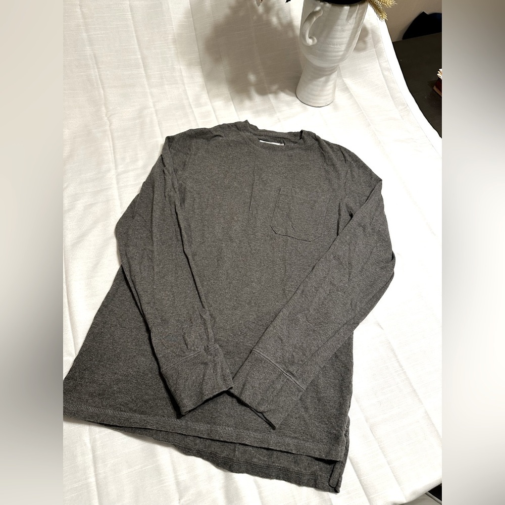 Long sleeve light weight sweatshirt